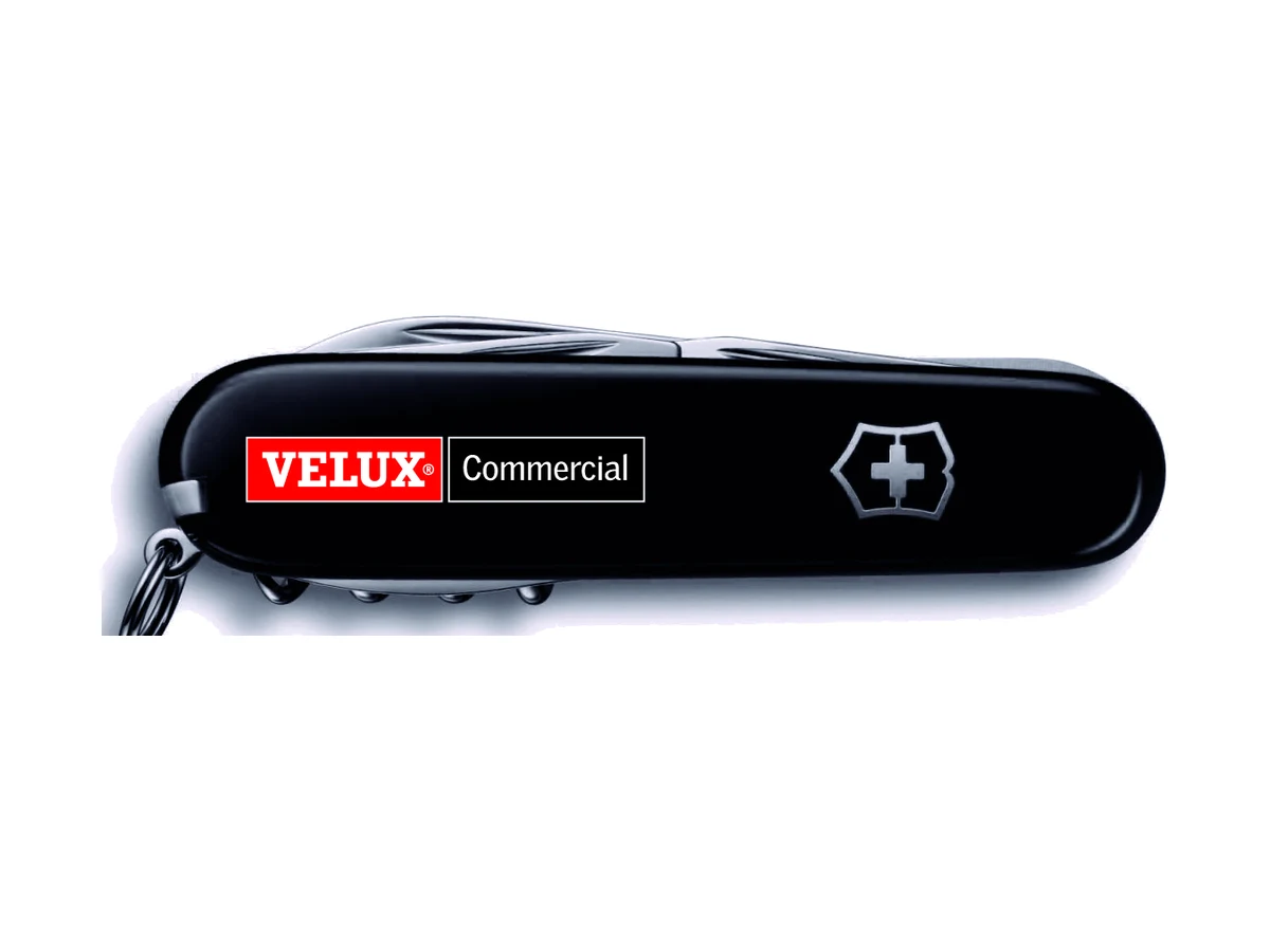 VELUX Commercial — Victorinox Swiss Champ, fekete, logózott céges ajándék látványterv